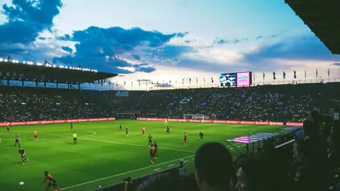 湖人背靠背挑战，NBA战局25胜18惊心动魄，能否逆境翻盘引热议！